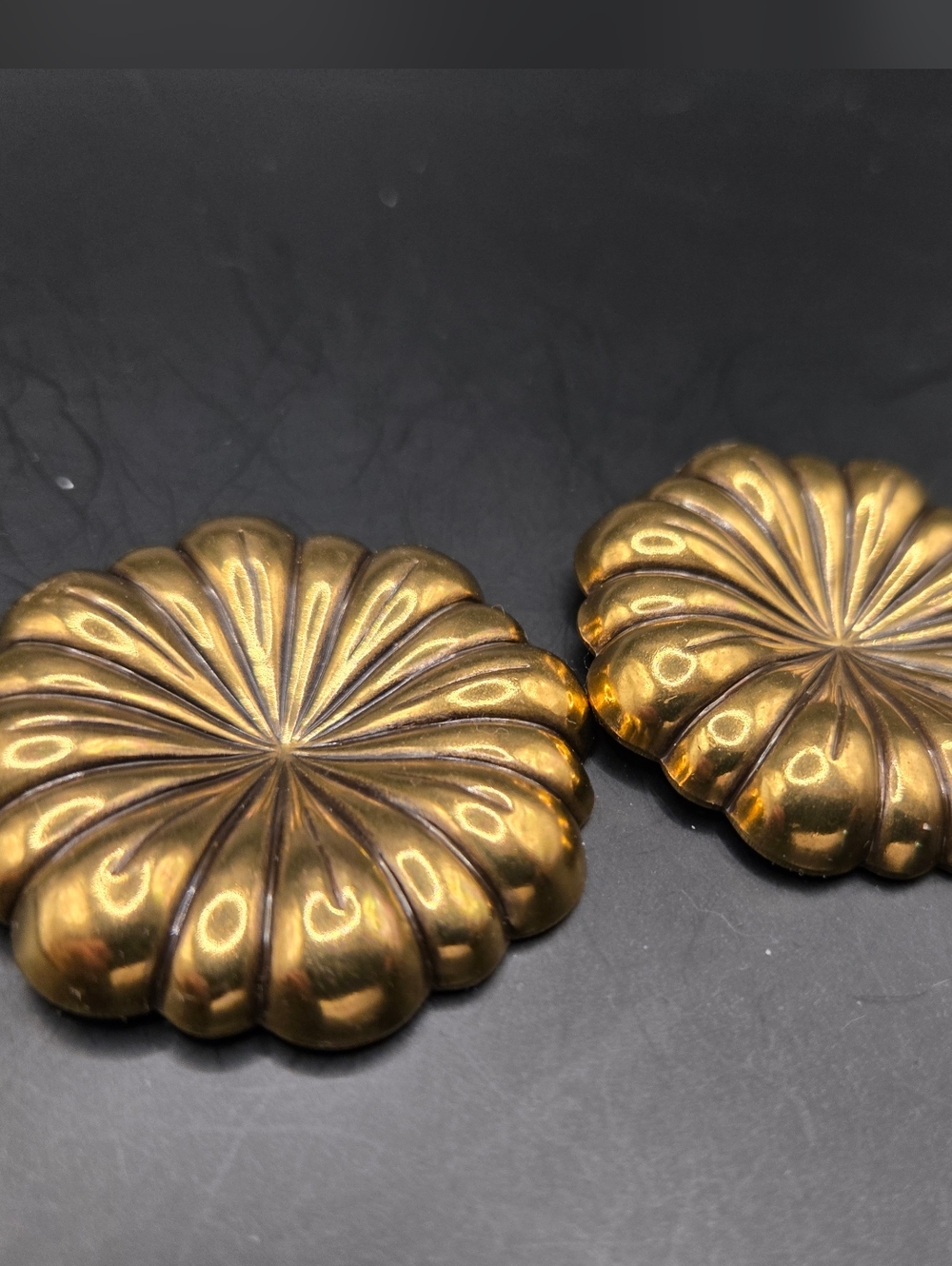 Vintage Jeri-Lou Gold Tone Scarf Clips Set Chunky Scallop Sweater Guard